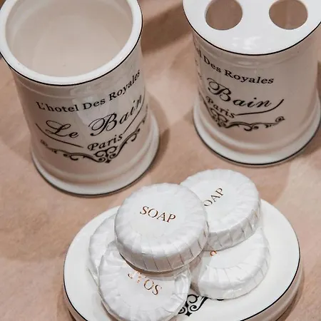 Ninos Luxury アパート
